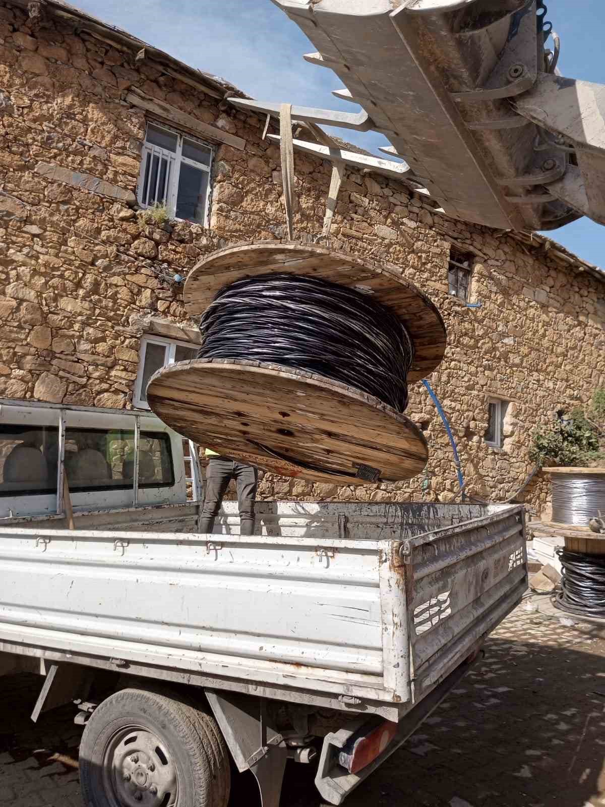 Köyde enerji nakil hatları değişti, trafo için açılış yapıldı
