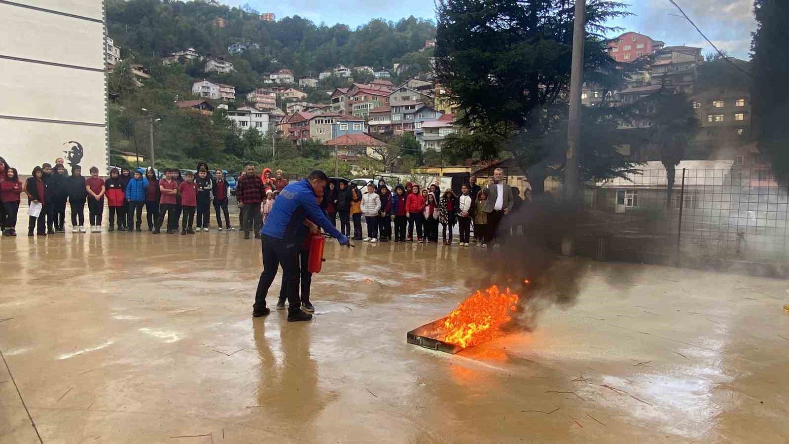 Zonguldak’ta deprem ve yangın tatbikatı gerçekleştirildi