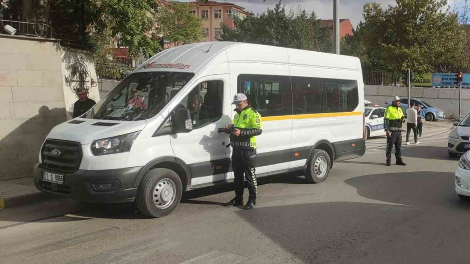 Kırıkkale’de polis ekipleri okul çevrelerinde denetimlerini sürdürüyor