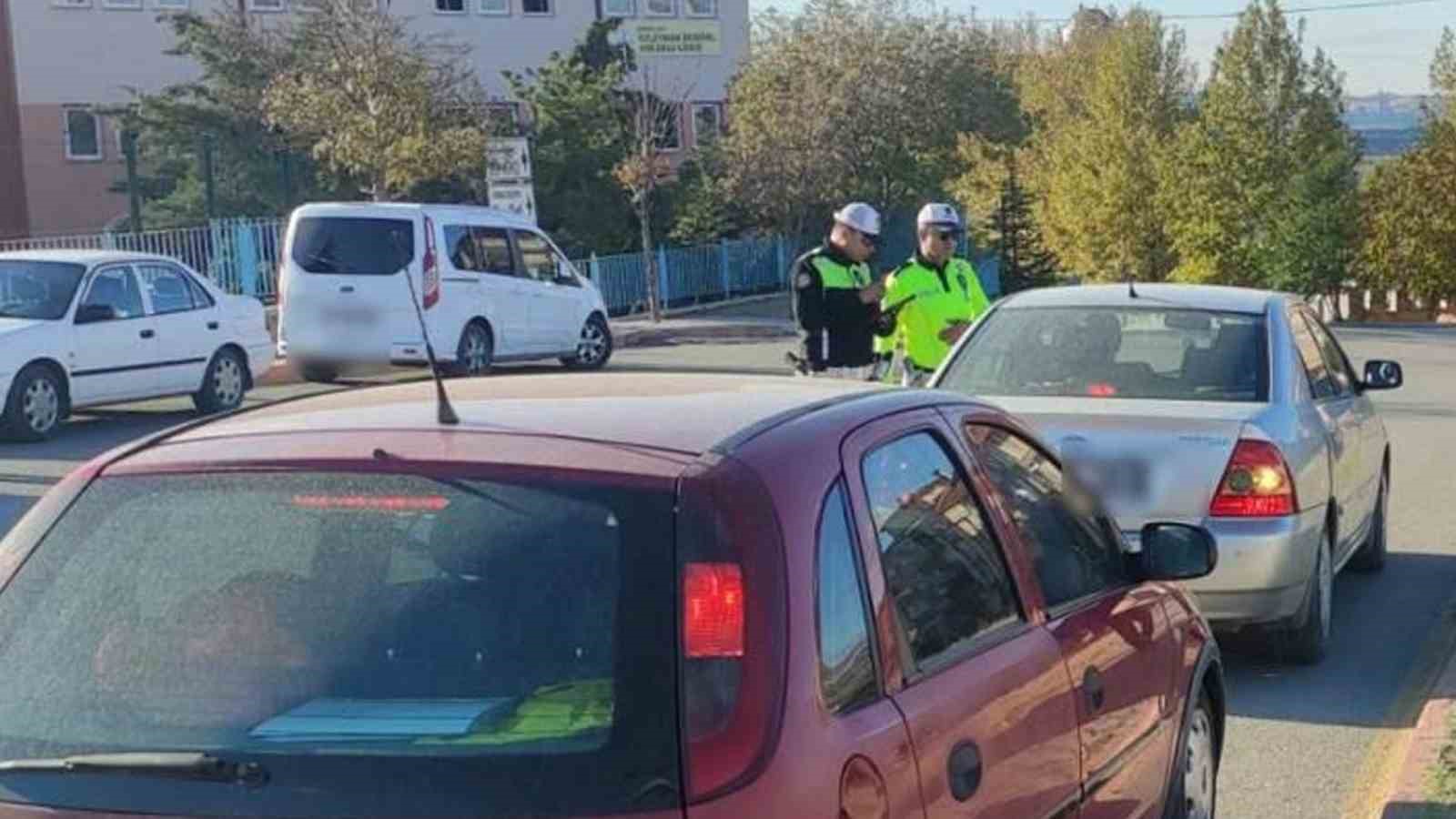 Kırıkkale’de polis ekipleri okul çevrelerinde denetimlerini sürdürüyor
