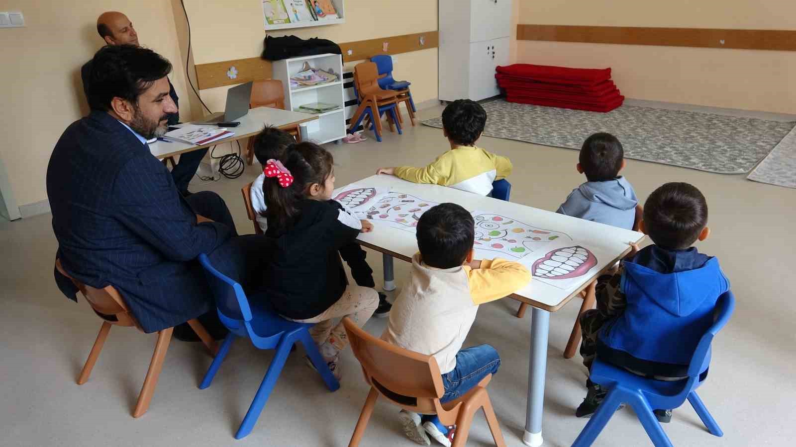 Sağlık çalışanlarının yüzünü güldüren proje: Hastane yerleşkesinde anaokulu açıldı