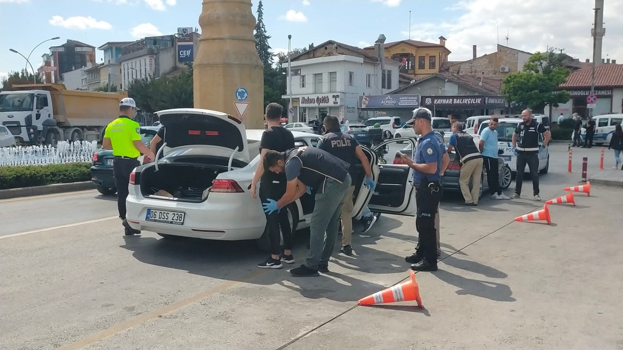 Çorum’da polis ekiplerinin şok uygulamaları sürüyor