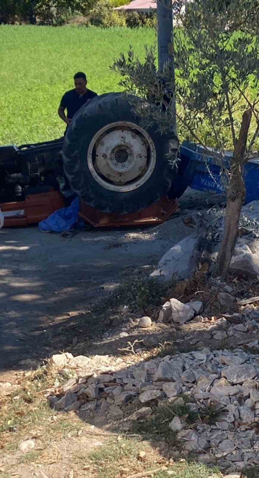 Seydikemer’de traktör devrildi: 1 ölü