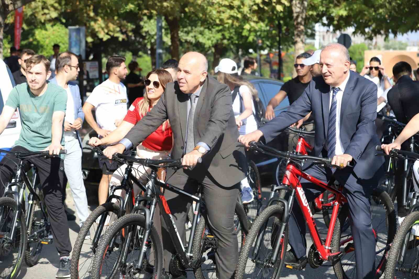 Merkezefendi&rsquo;de spor şenlikleri başladı
