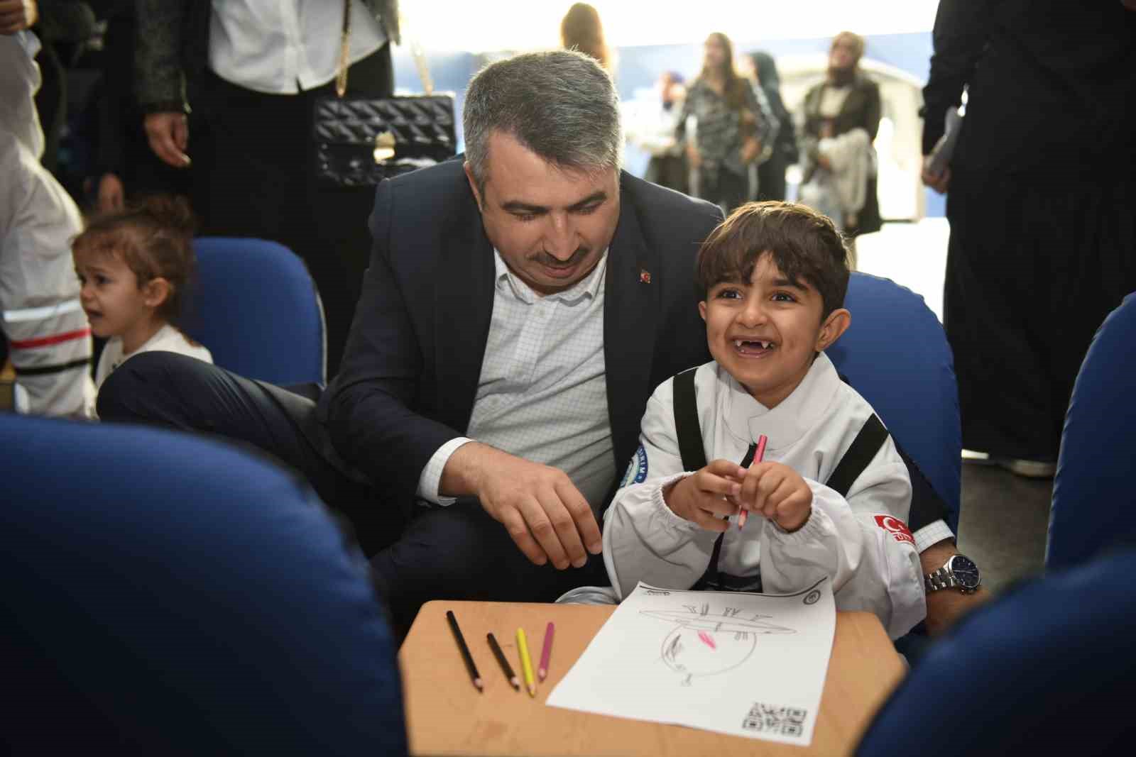 ’özel’ çocuklar uzay deneyimi yaşadı
