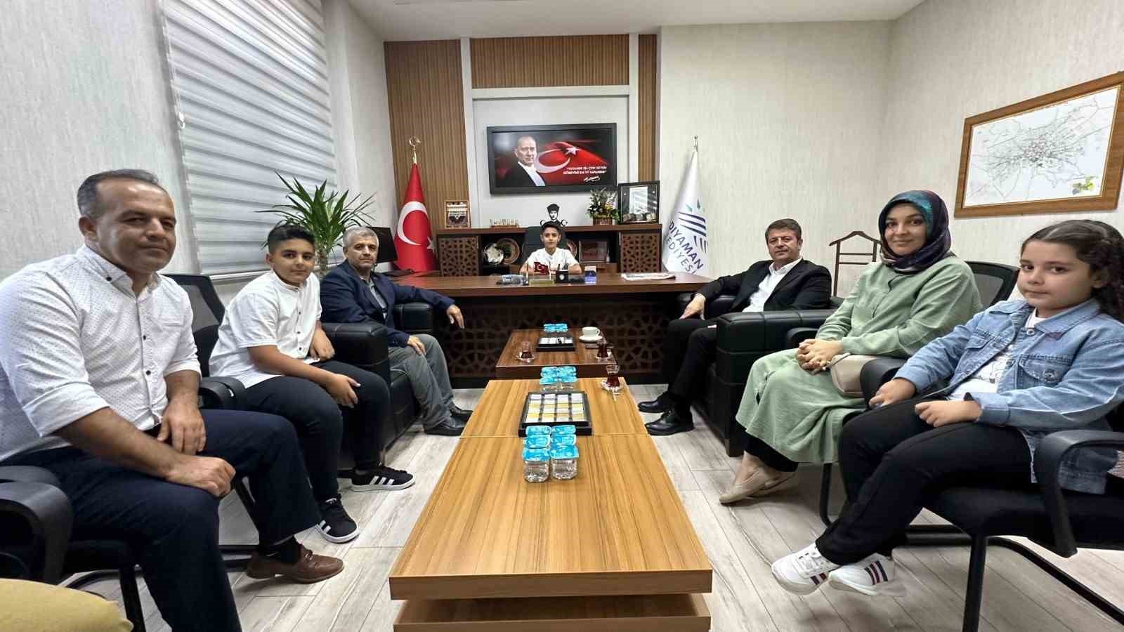 Başkan Tutdere makamı depremzede &ccedil;ocuğa devretti
