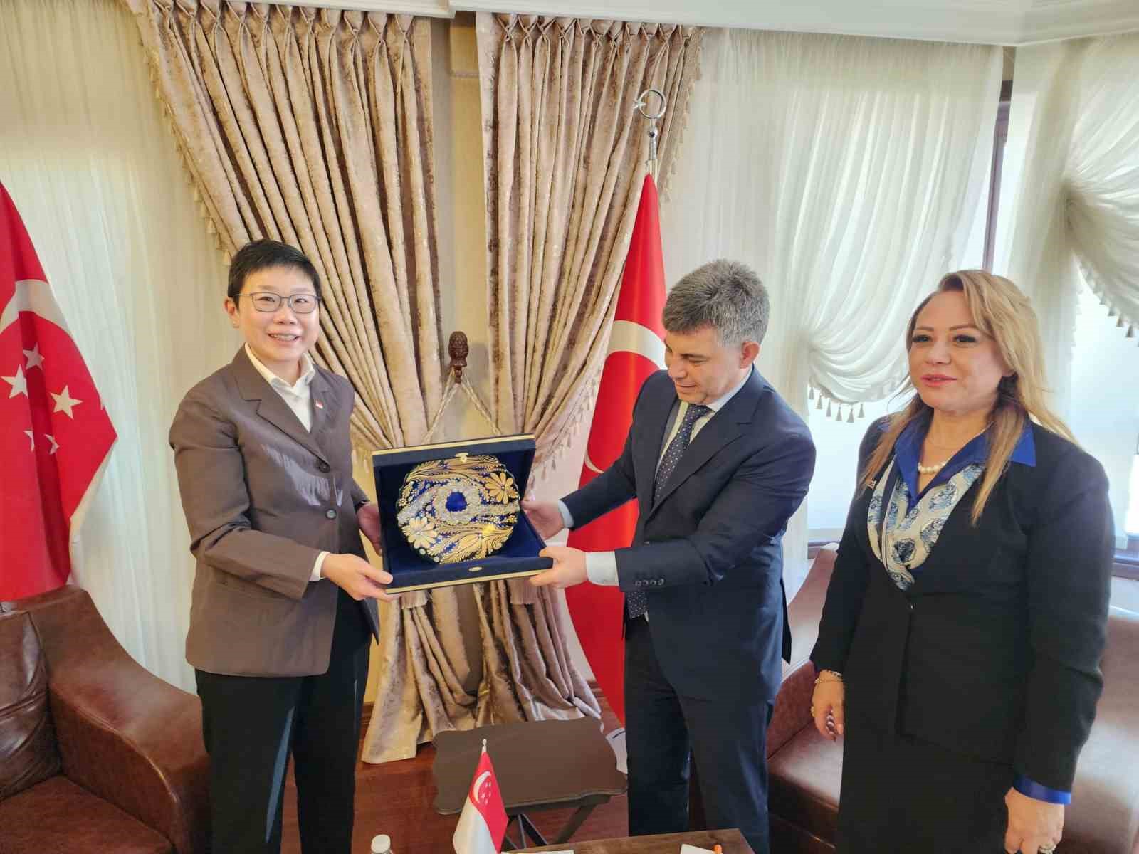 T&uuml;rkiye ile Singapur arasında ticari ilişkiler g&uuml;&ccedil;leniyor
