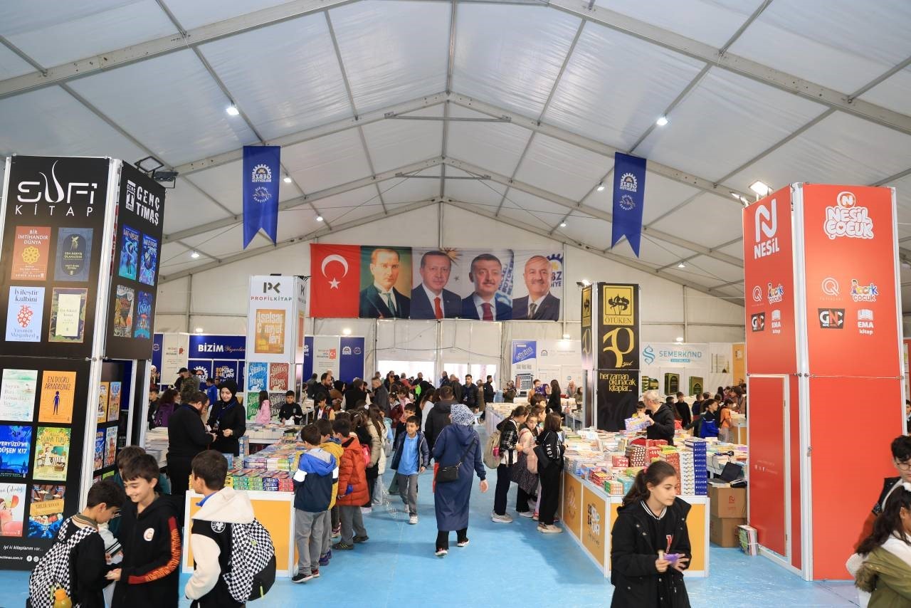 Gebze Kitap Fuarı kapılarını a&ccedil;tı
