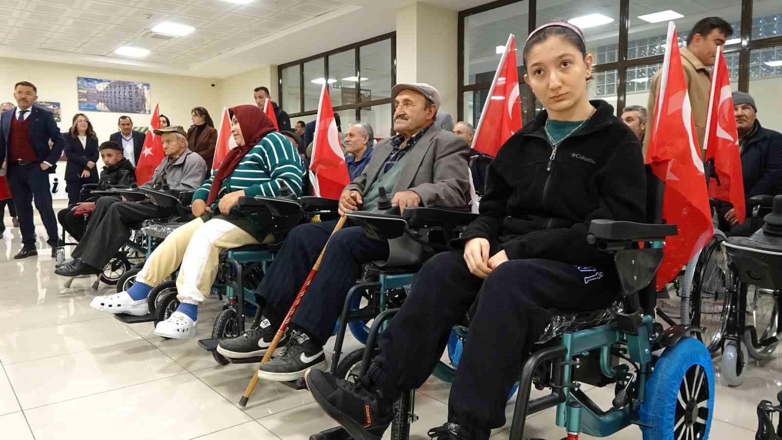 Yozgat’ta 20 engelliye tekerlekli sandalye dağıtıldı