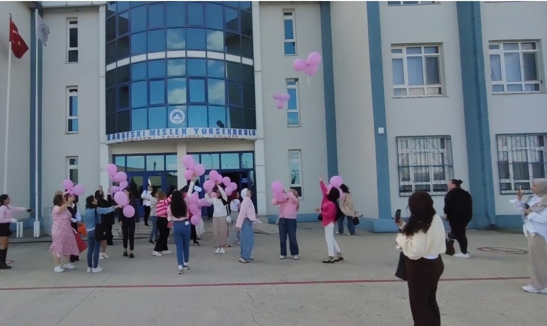 Babaeski&rsquo;de pembe balonlar g&ouml;ky&uuml;z&uuml;ne bırakıldı
