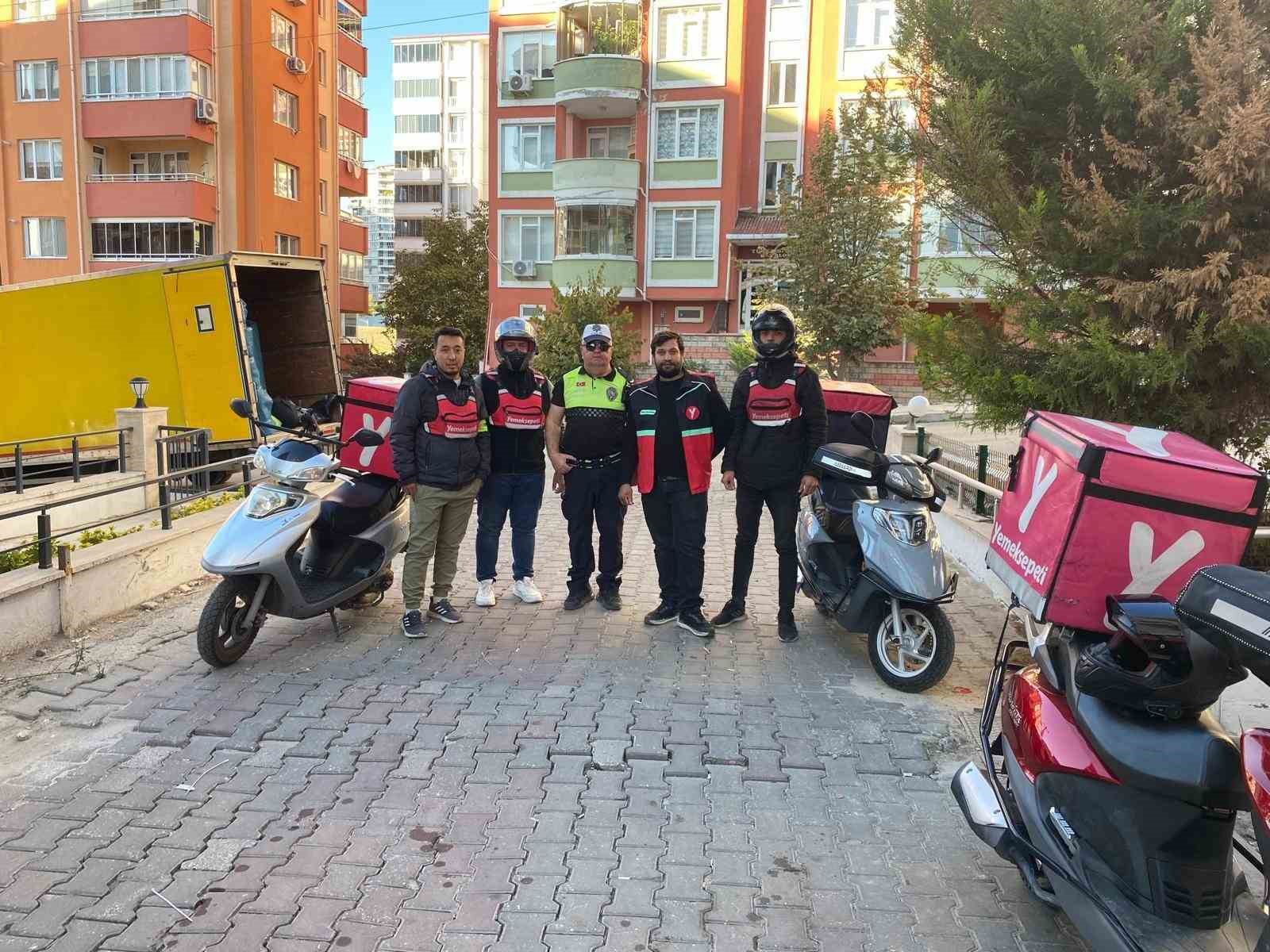 Edirne’de motokuryelere trafik eğitimi verildi
