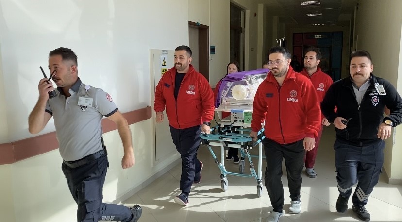 Deprem tatbikatı gerçeğini aratmadı
