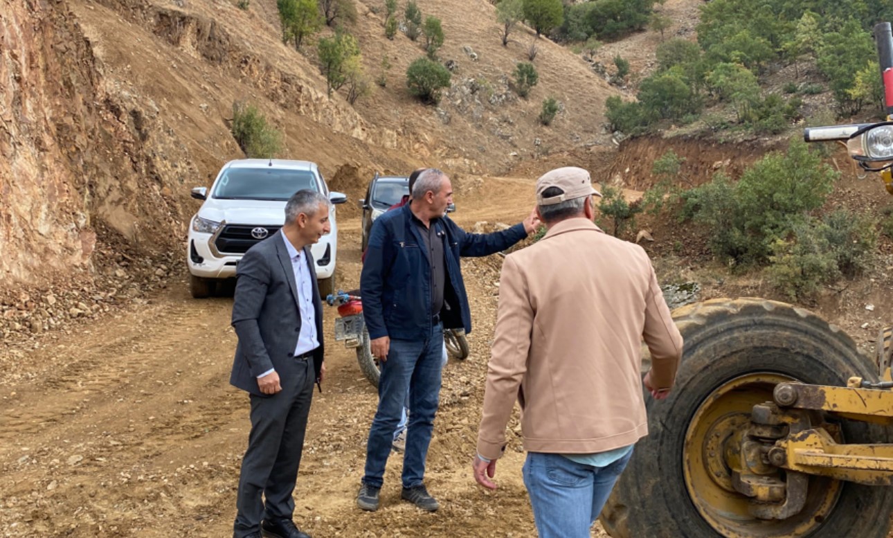 Muhtar Çiftçi: &quot;Vatandaşlarımızın daha rahat seyahat edebilmeleri için yolları onarıyoruz&quot;