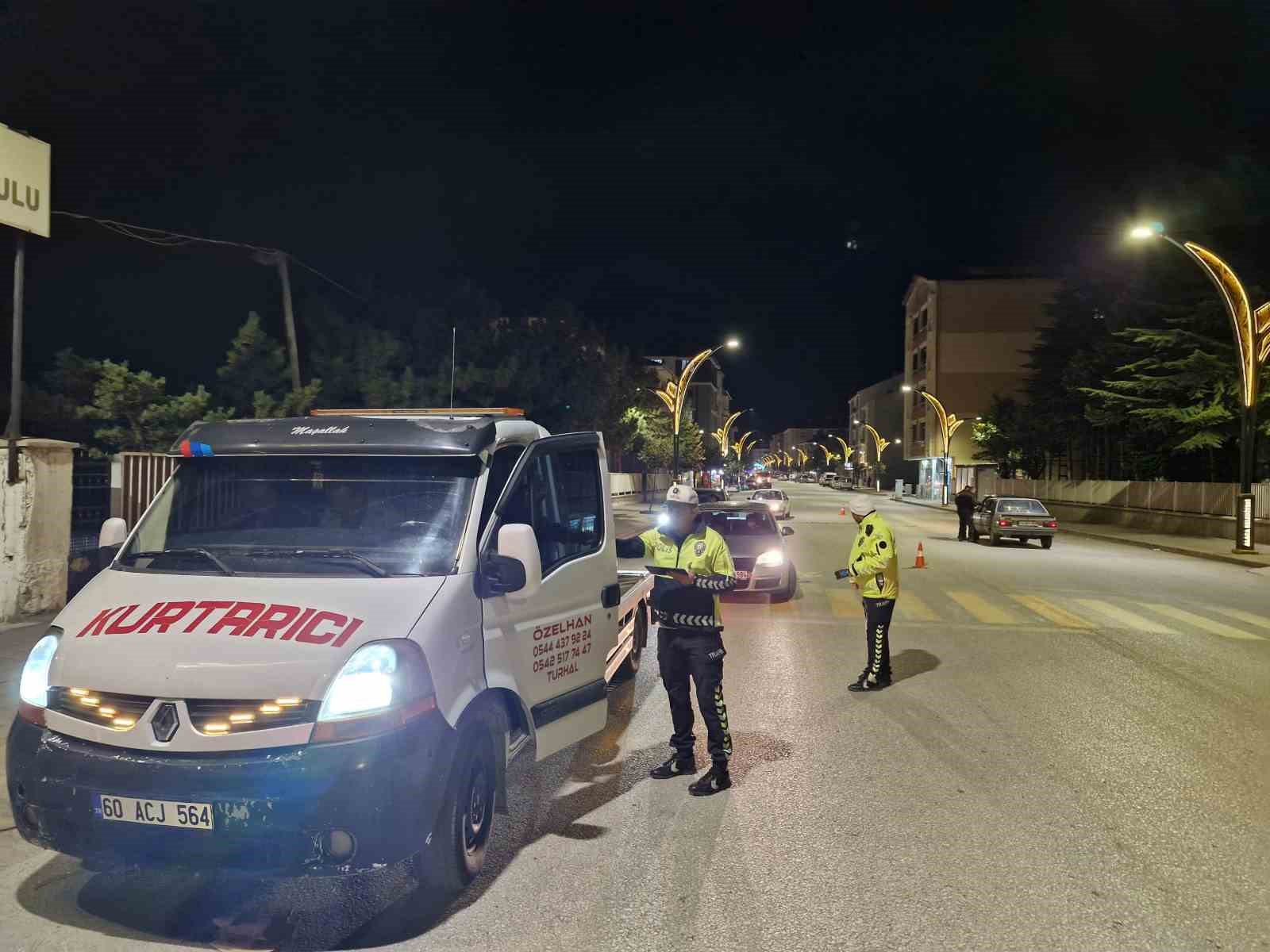 Alaca’da polis ekiplerinden huzur uygulaması
