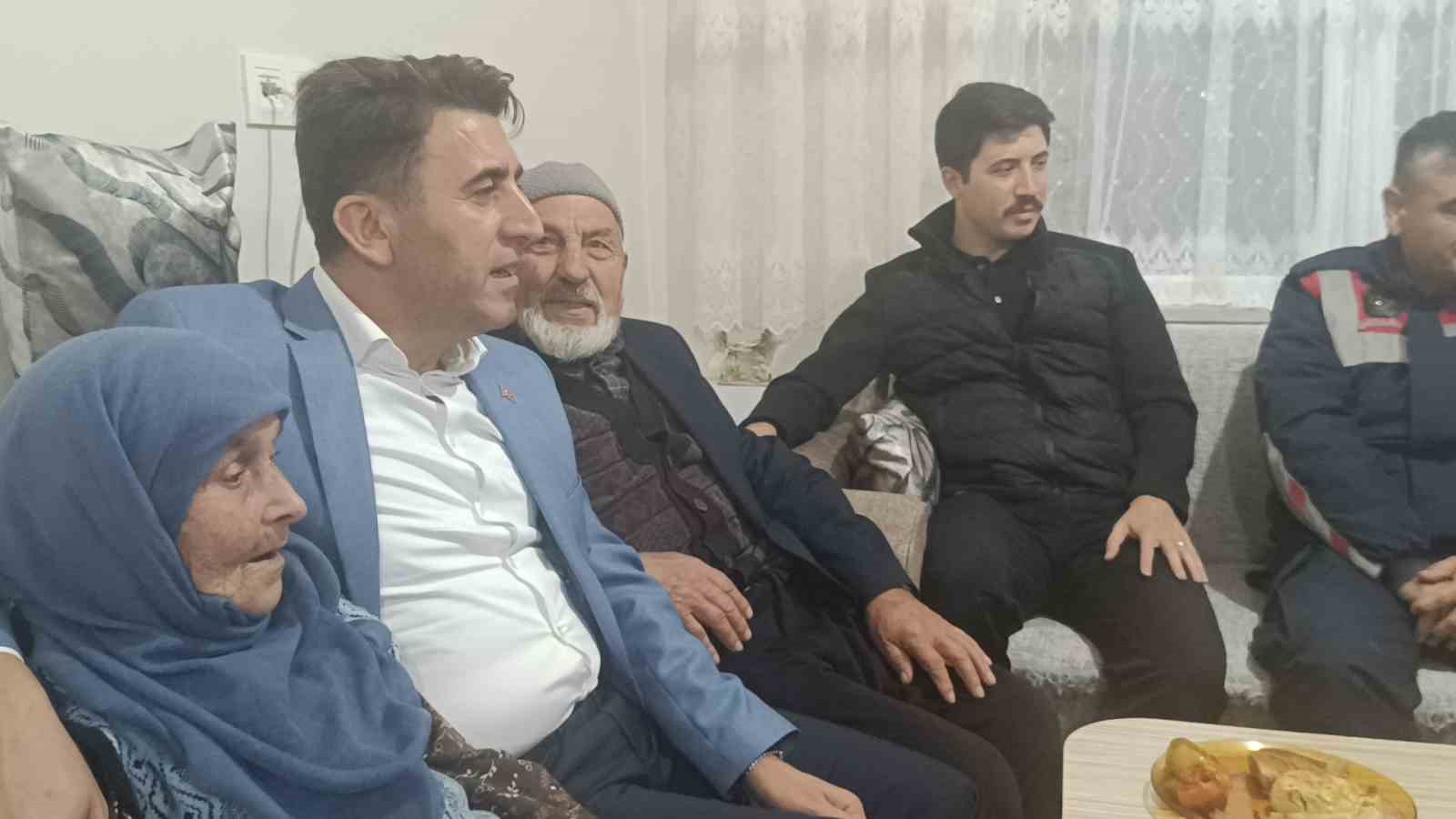 Vali Ayg&ouml;l&rsquo;&uuml;n ziyareti 84 yaşındaki Zeynep nineyi duygulandırdı
