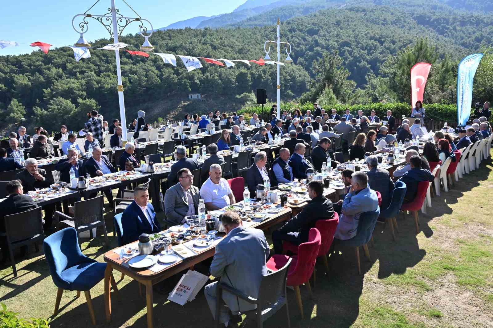 Manisa’da muhtarlara ücretsiz otopark müjdesi