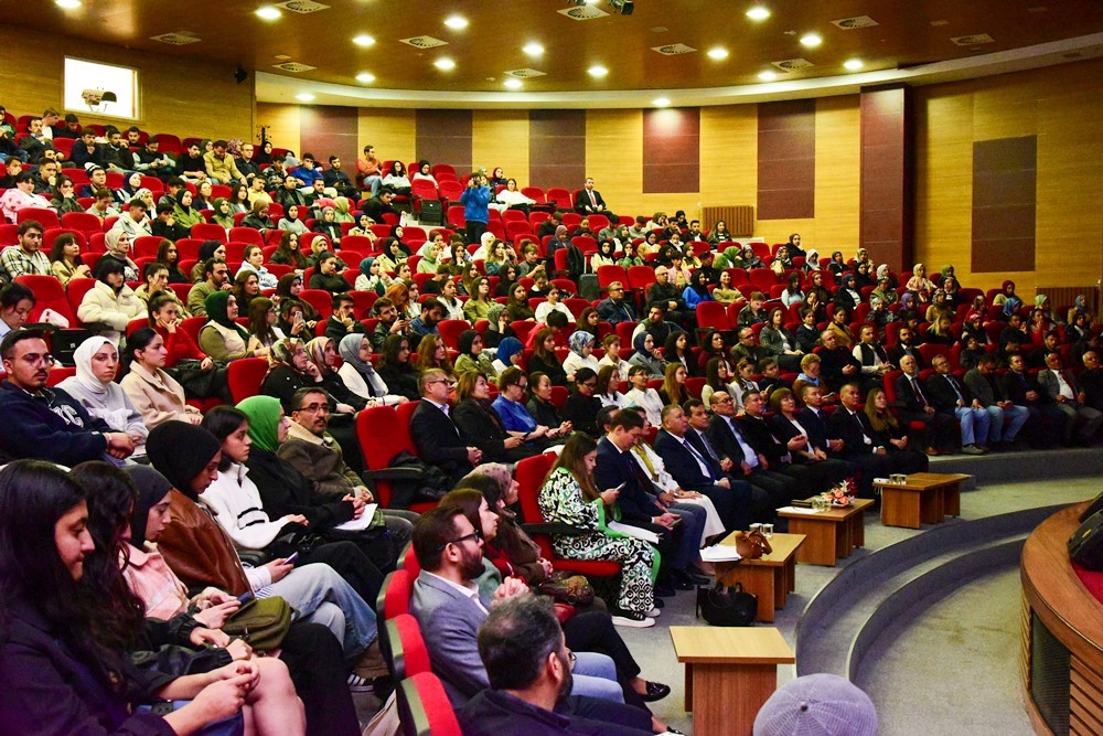 Kastamonu Üniversitesi’nde Türkiye ve Kazakistan’ın Cumhuriyetleşme süreçleri konuşuldu
