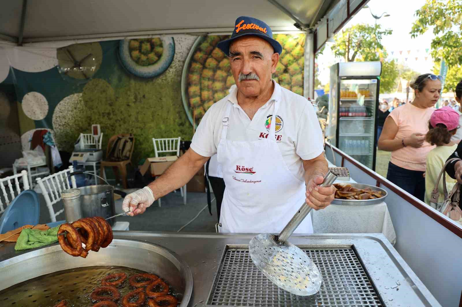 Hintli turistler Adana lezzetlerine hayran kaldı
