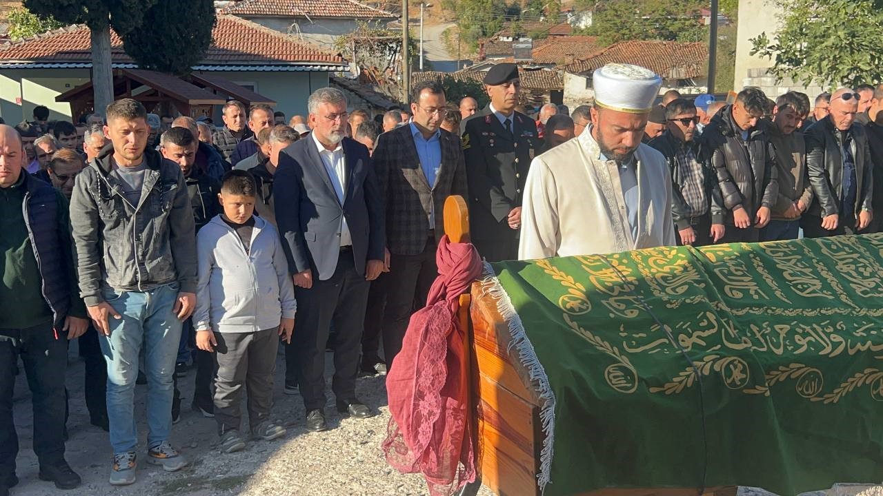 Aksaray’daki kazada hayatını kaybeden 4 kişi toprağa verildi
