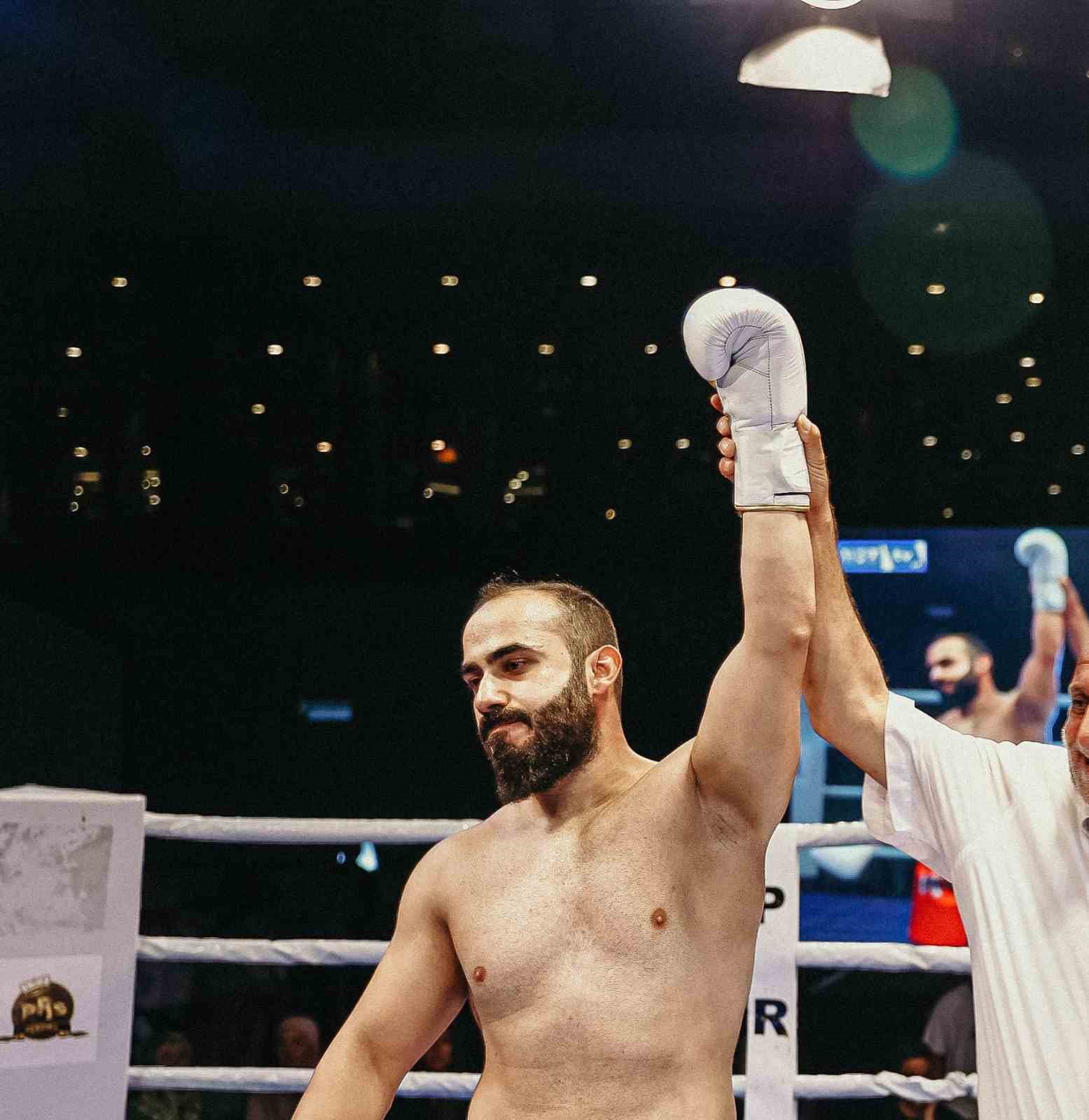 Polis Memuru Barış &Uuml;&ccedil;l&uuml;, Uluslararası Kick Boks turnuvasında şampiyon oldu
