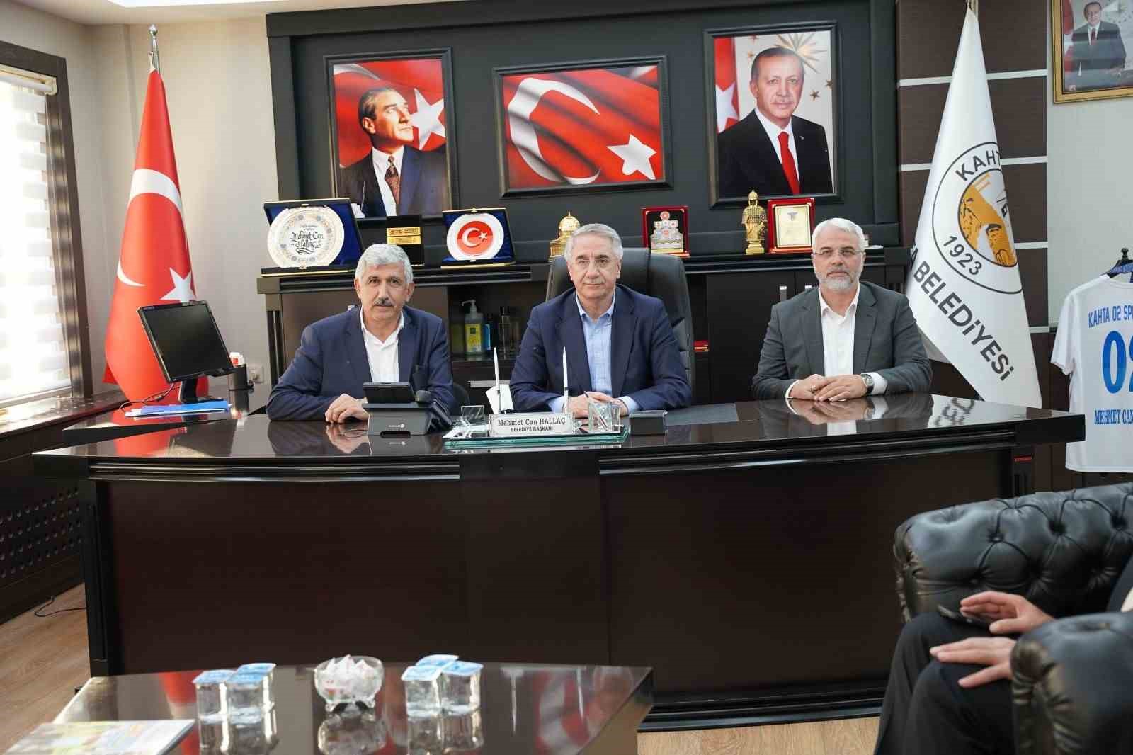 AK Parti Yerel Y&ouml;netimler Başkan Yardımcısı Yanılmaz Kahta&rsquo;da
