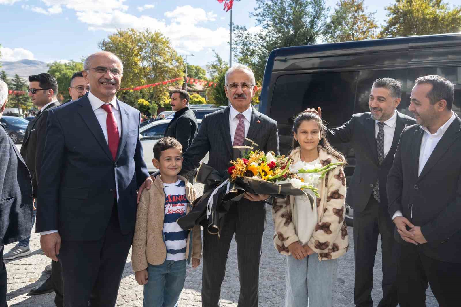 Bakan Uraloğlu Başkan Sami Er’le bir araya geldi
