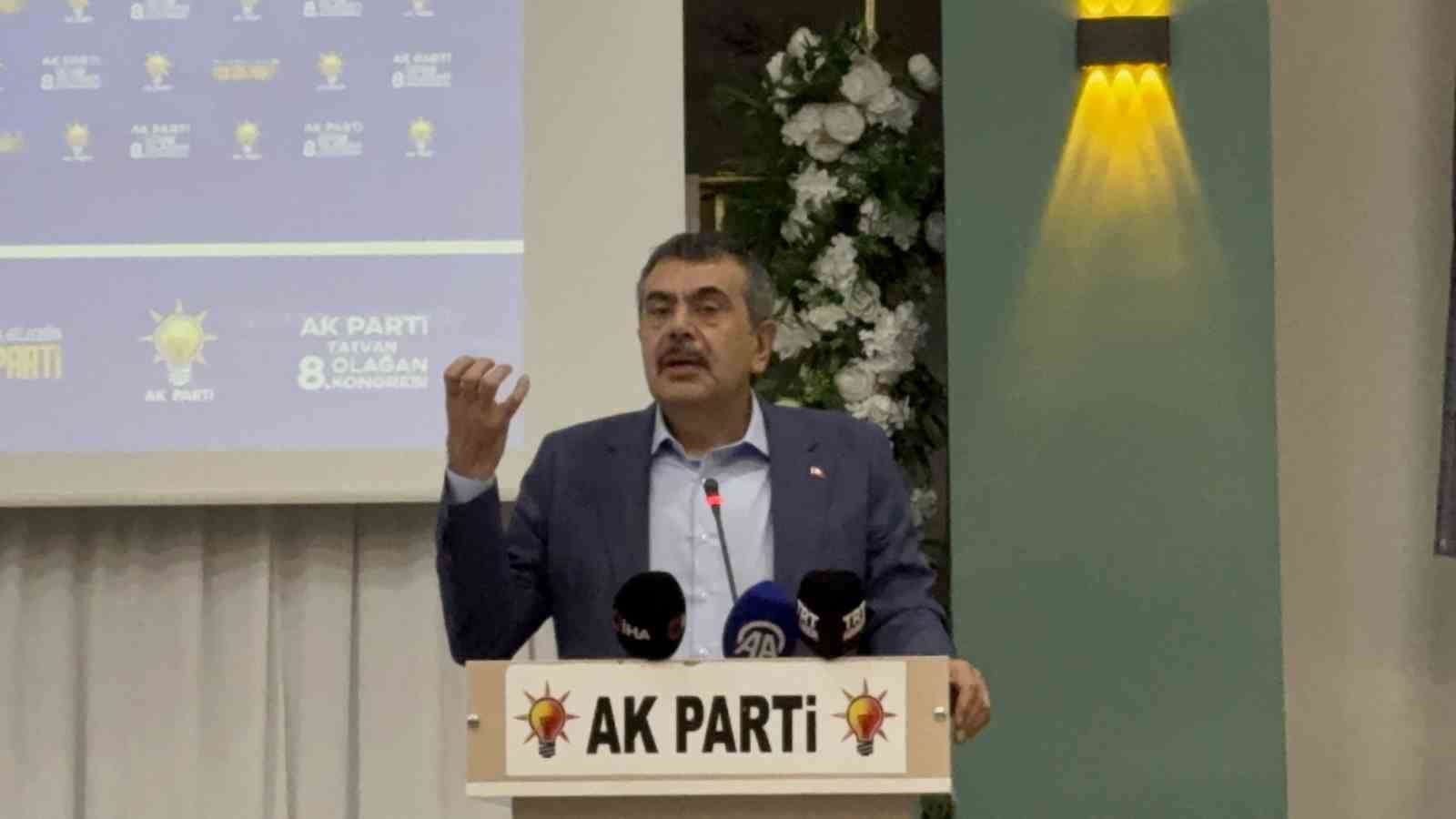 Milli Eğitim Bakanı Tekin, Tatvan&rsquo;da konuştu: "T&uuml;rkiye artık demokratik olgunluk d&uuml;zeyi, &ccedil;ağdaş demokrasiler d&uuml;zeyine gelmiş bir &uuml;lke"
