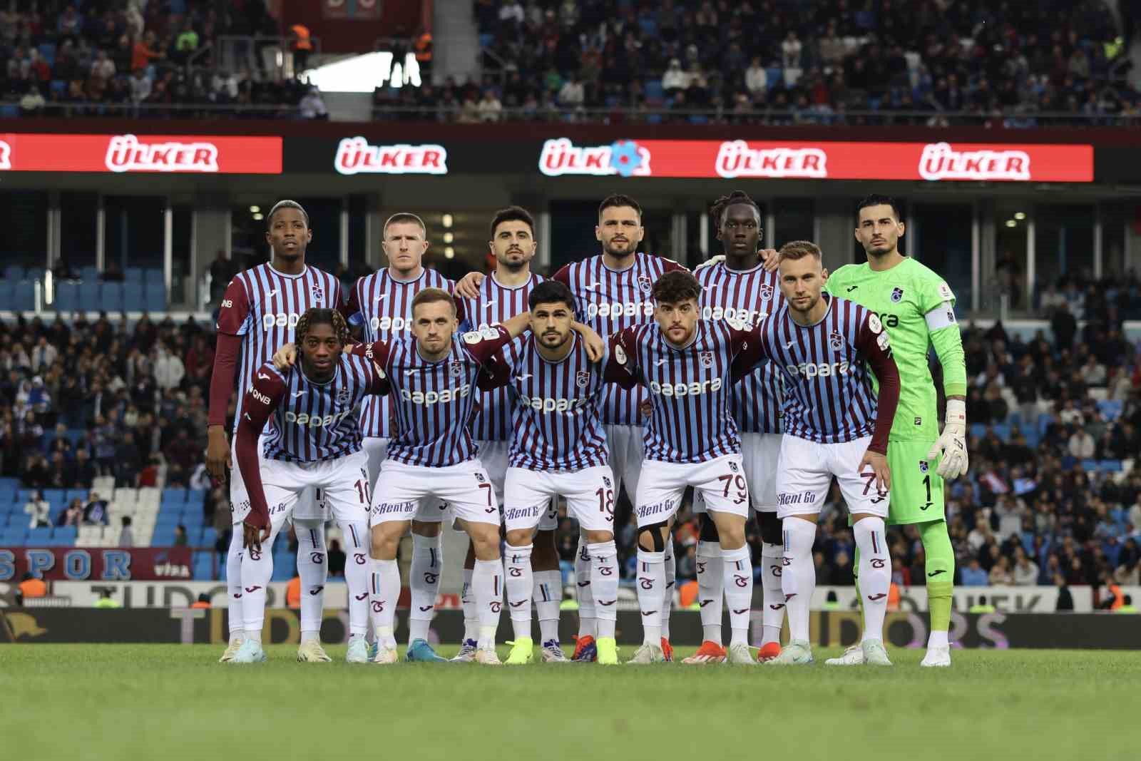 Trendyol Süper Lig: Trabzonspor: 0 - RAMS Başakşehir: 0  (İlk yarı)