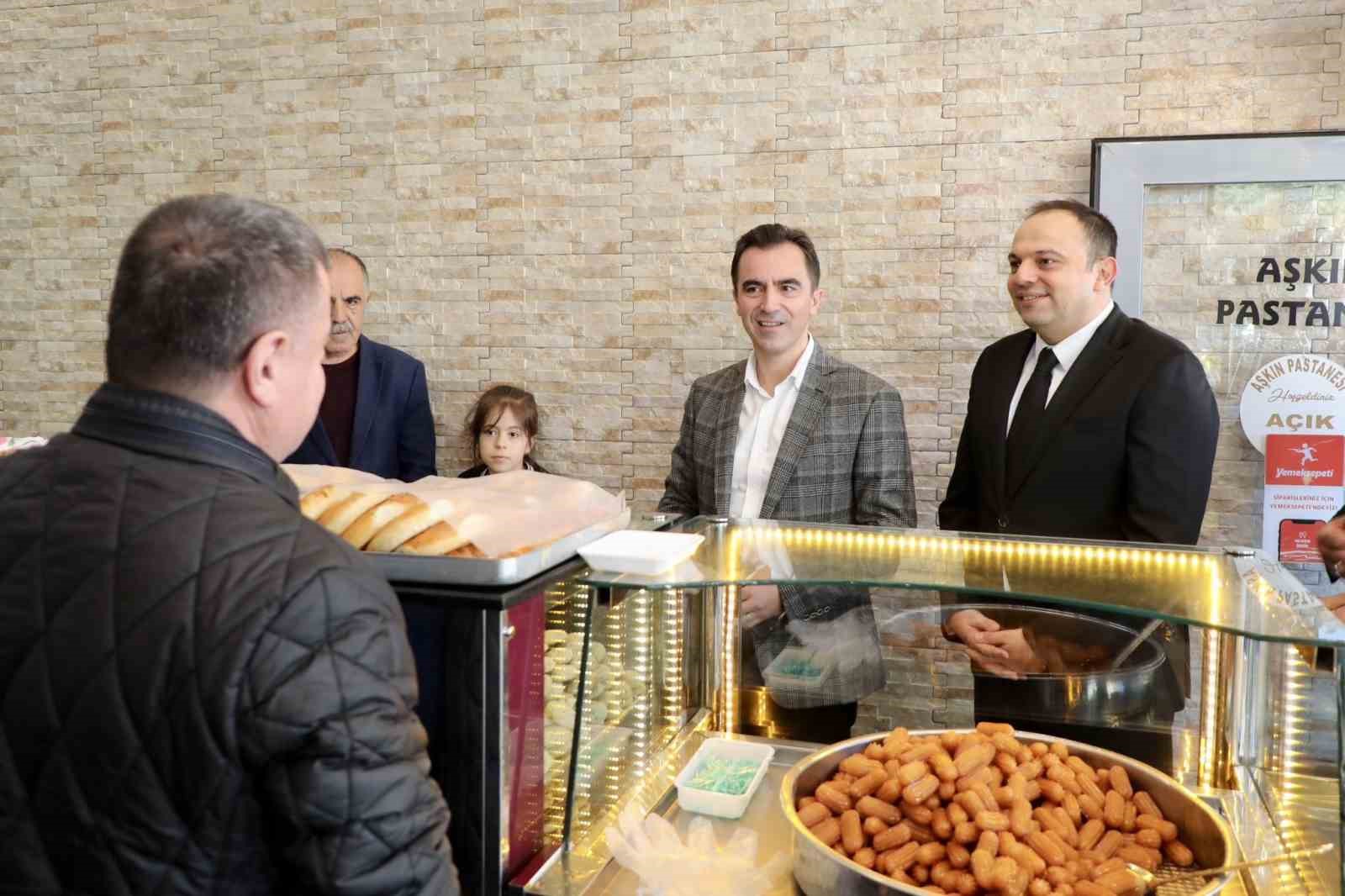 Bitlis Valisi Karakaya, Tatvan&rsquo;da esnaf ve vatandaşlarla bir araya geldi
