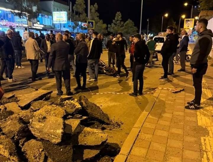 Diyarbakır’da motosiklet çukura düştü: 2 yaralı