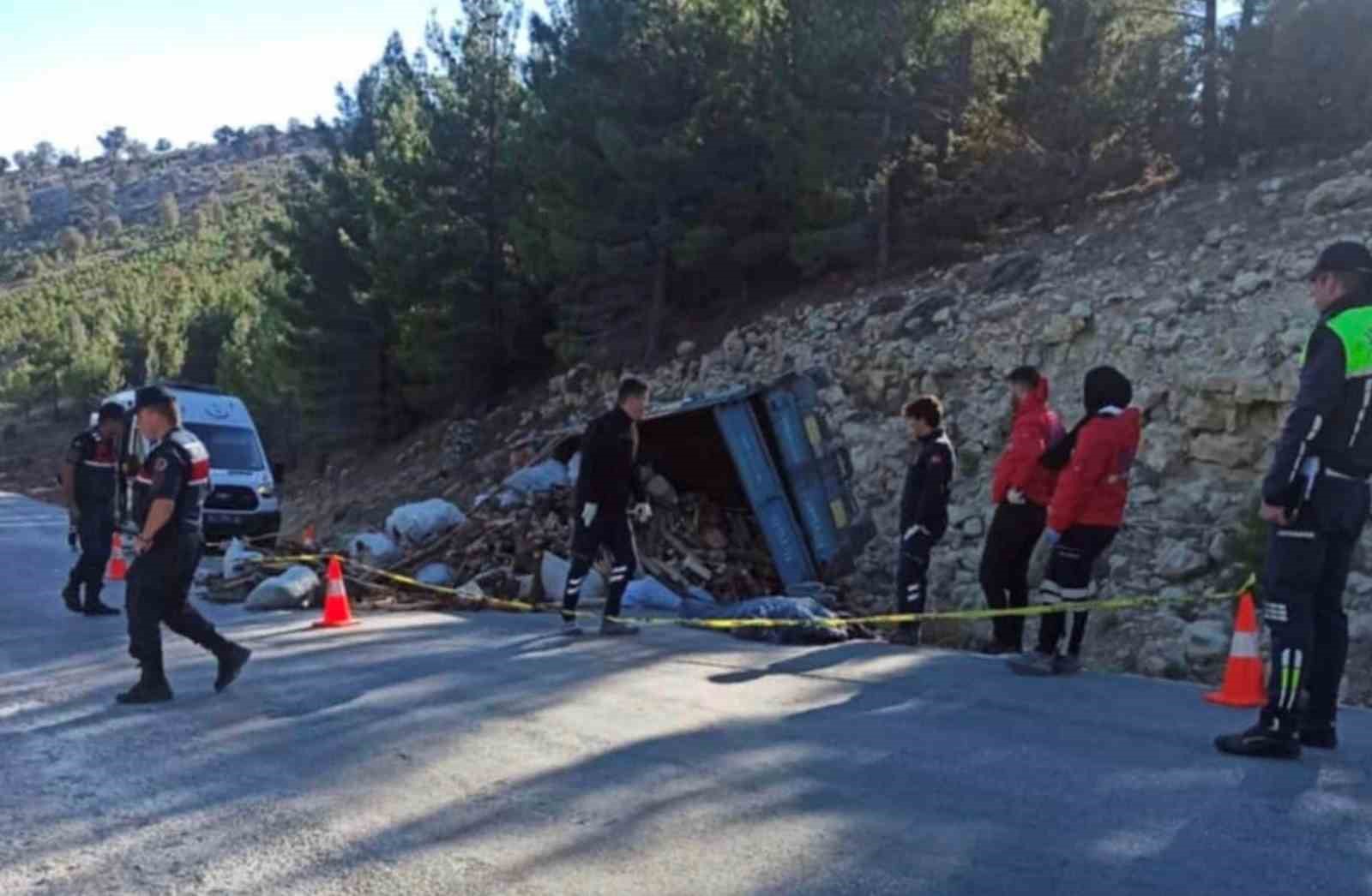 Traktör kazası yaşlı çifti ayırdı: 1 ölü, 1 yaralı
