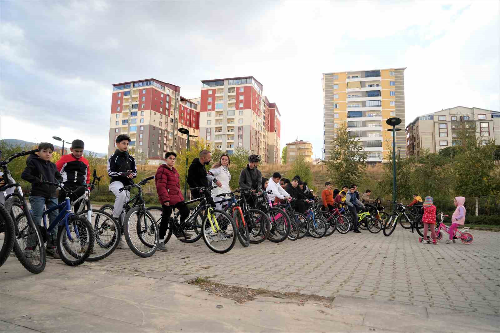 Muş’ta “Teknoloji bağımlılığına karşı yöresel çocuk oyunları” etkinliği düzenlendi
