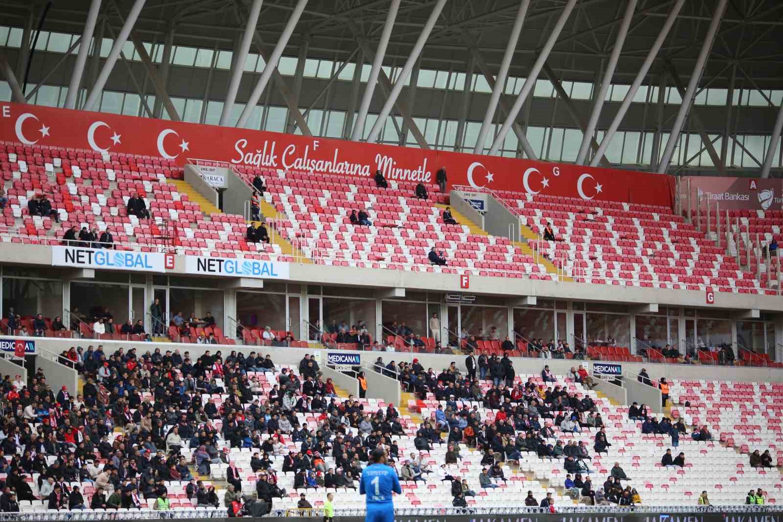 Sivassporlu taraftarlar, Hatayspor maçına ilgi göstermedi