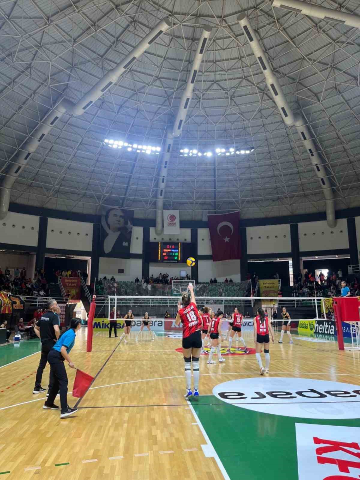 TVF Kadınlar 1. Ligi: Bozüyük Belediyesi Eğitim Spor: 0 - Göztepe: 3
