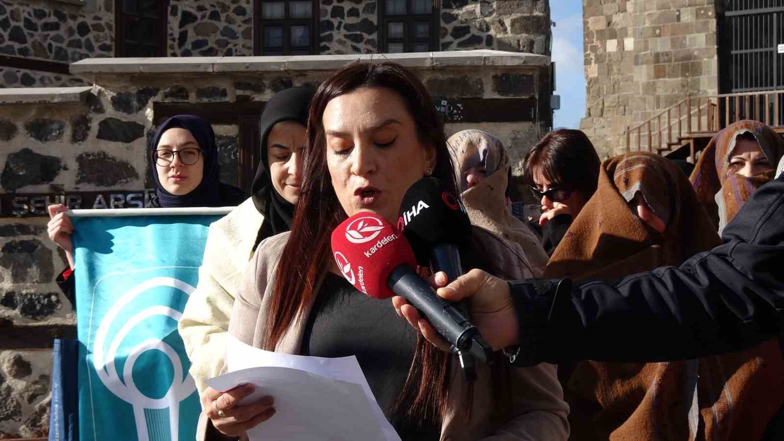 T&uuml;rkiye Dil ve Edebiyat Derneği Erzurum Şubesi Kadın Kolları: "Ehram Erzurum&rsquo;dur, Erzurum bir şehirden &ouml;te vatandır, m&uuml;lk-i İslamdır"
