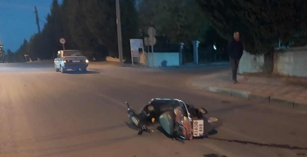 Tavşanlı’da motosiklet ile otomobile çarpıştı: 1 yaralı