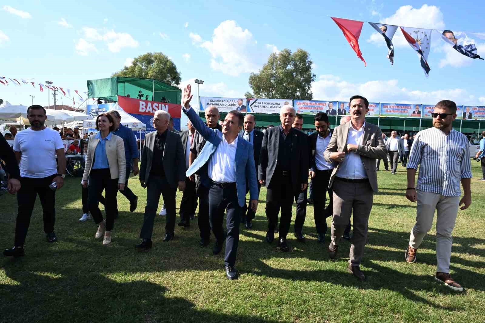 Kaş G&uuml;reşleri&rsquo;nin Başpehlivanı İsmail Balaban oldu
