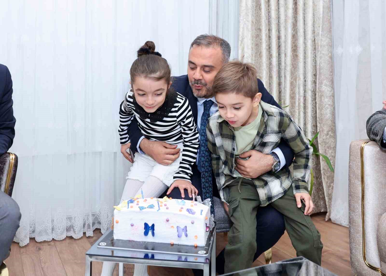 Başkan Toptaş’tan şehit öğretmen kızına doğum günü sürprizi