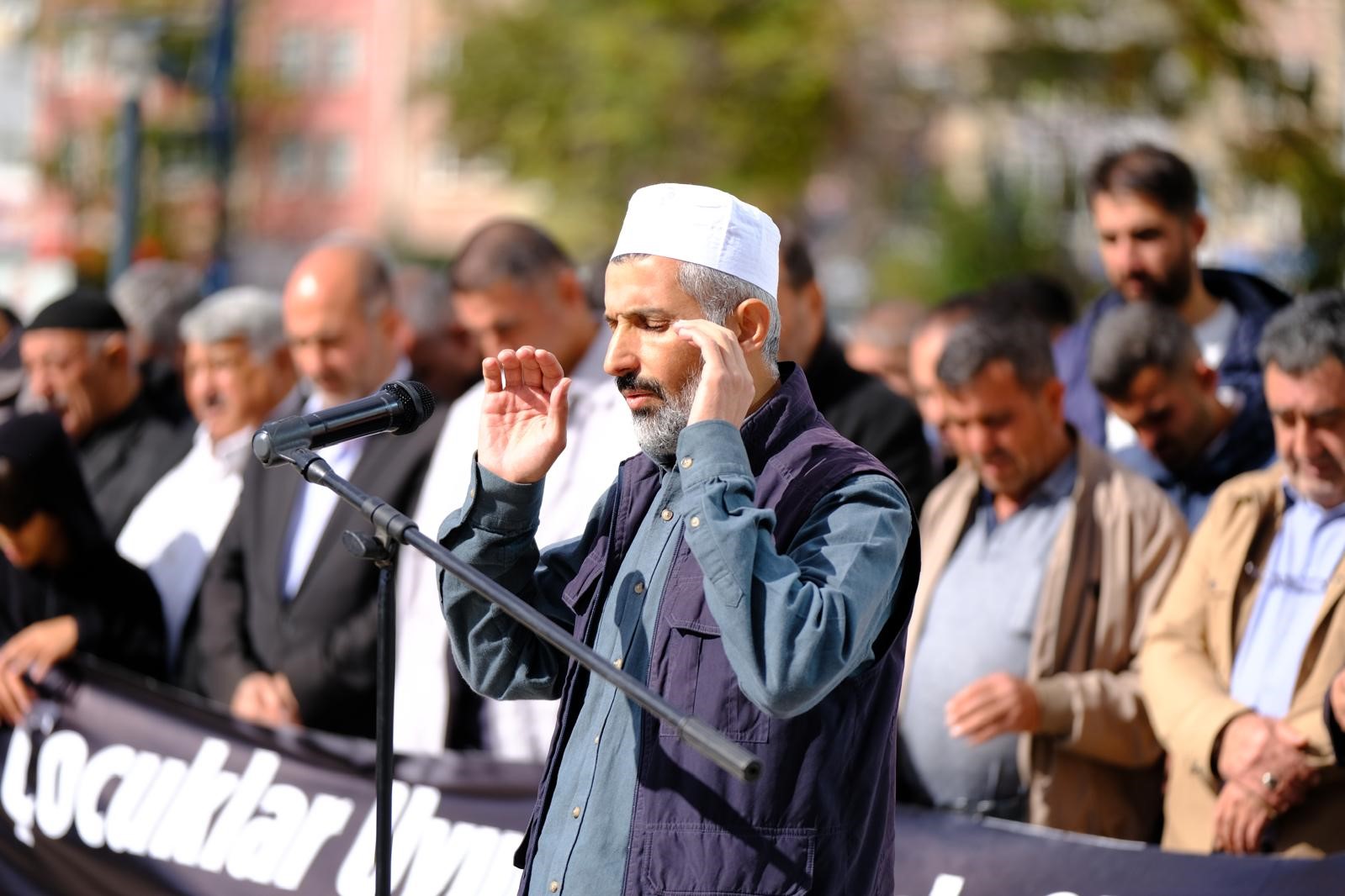 Yahya Sinvar için gıyabi cenaze namazı kılındı, taziye çadırı kuruldu