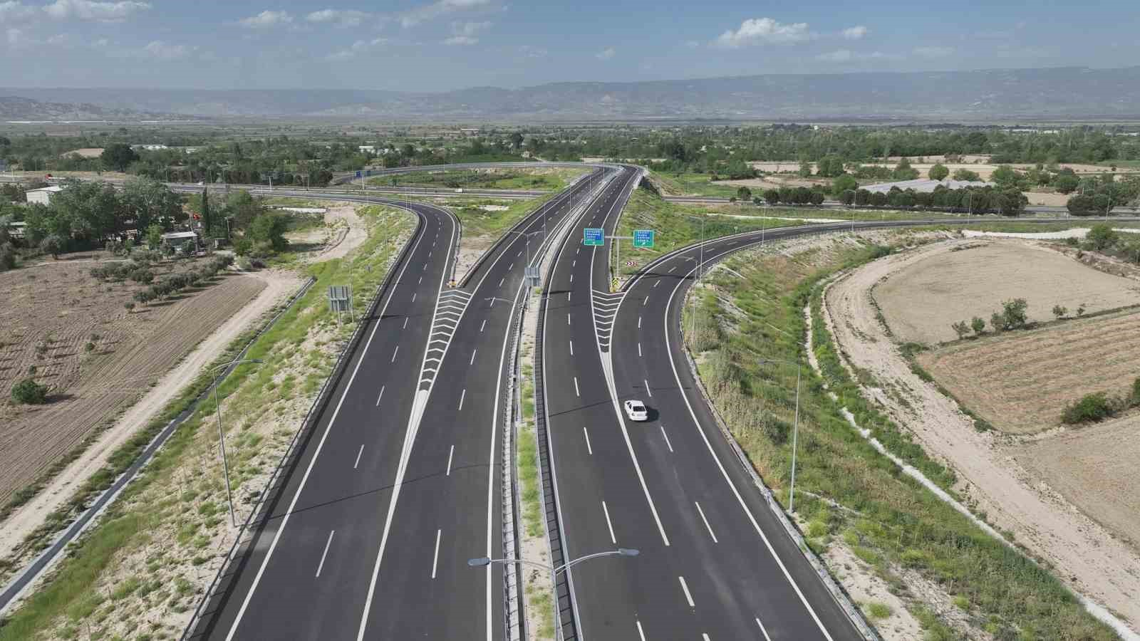 Aydın-Denizli Otoyolundan 3 g&uuml;nde 22 bin ara&ccedil; ge&ccedil;ti
