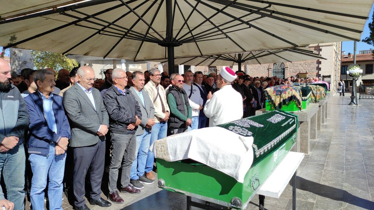 Tunalılar &ccedil;ifti son yolcuklarına uğurlandı
