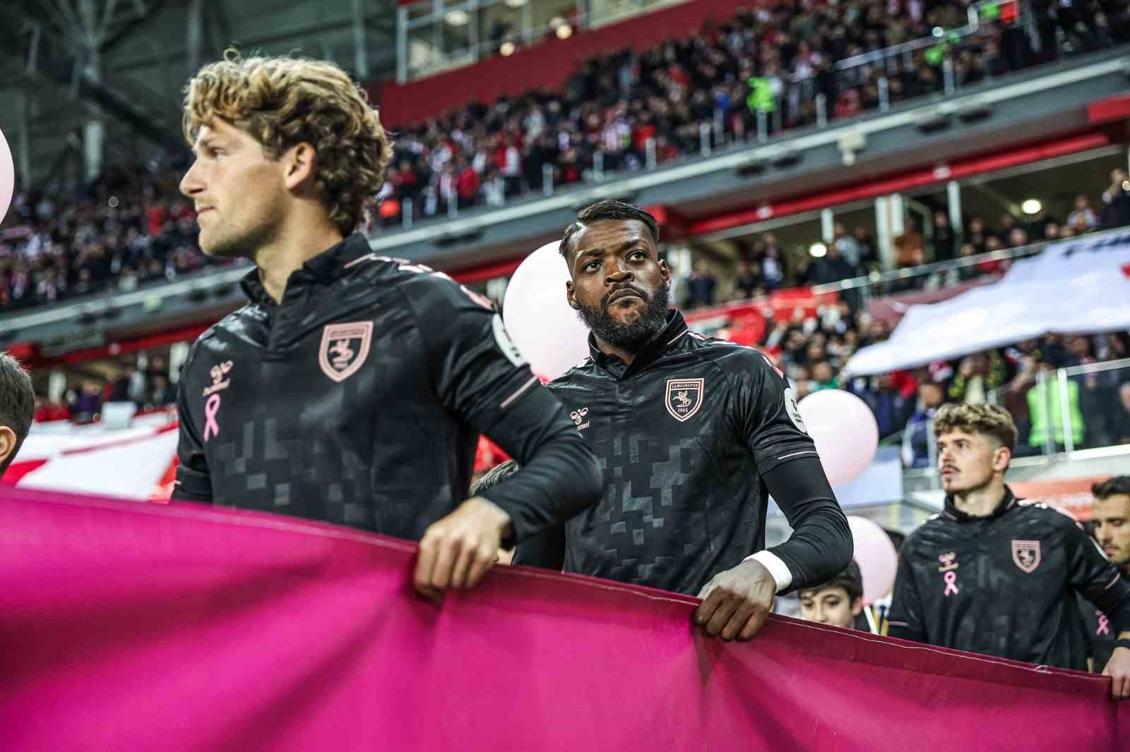 Trendyol S&uuml;per Lig: Samsunspor: 0 - Fenerbah&ccedil;e: 1 (İlk yarı)
