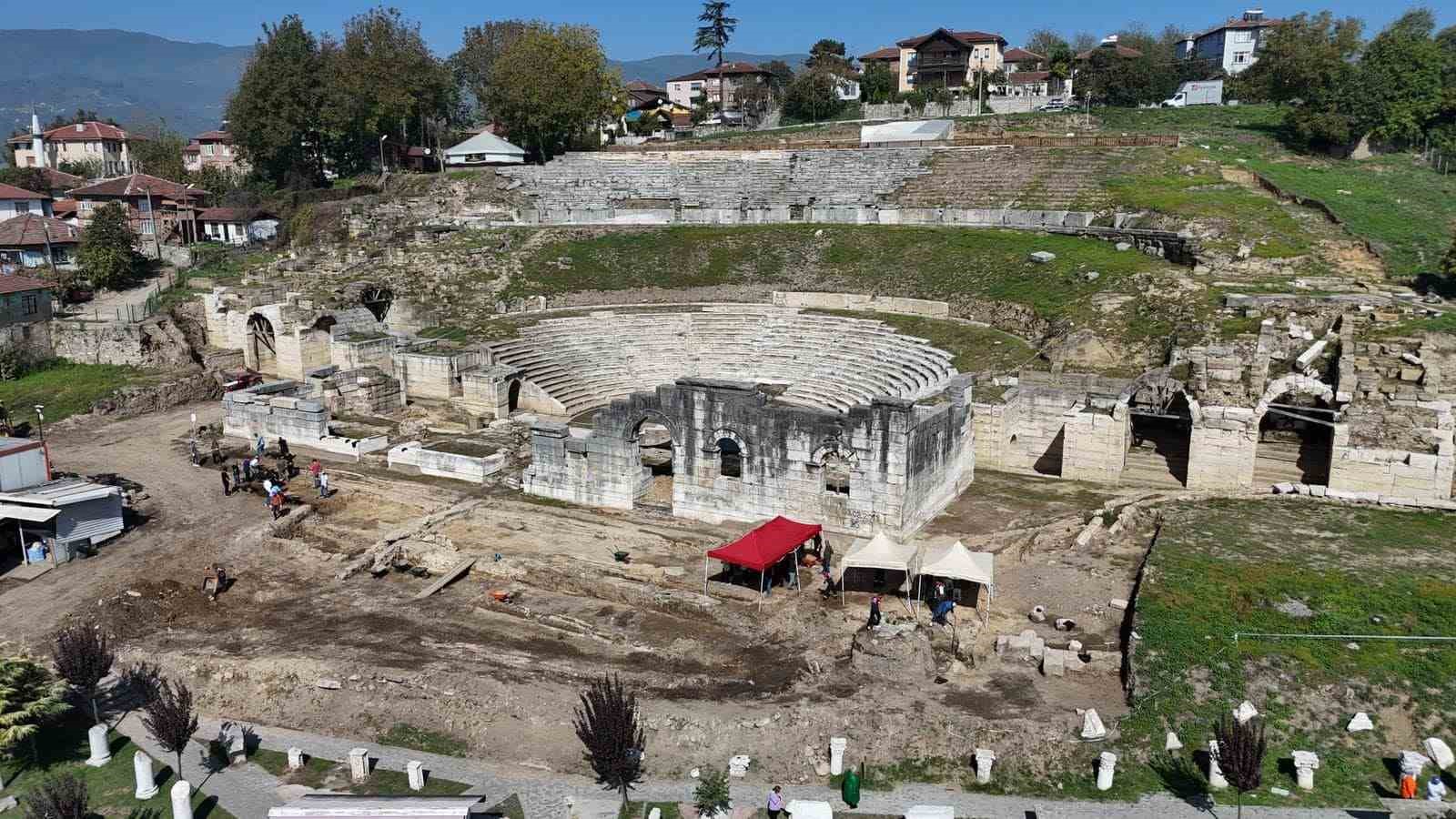 Başkan Özlü’den bin kişilik konser salonu müjdesi
