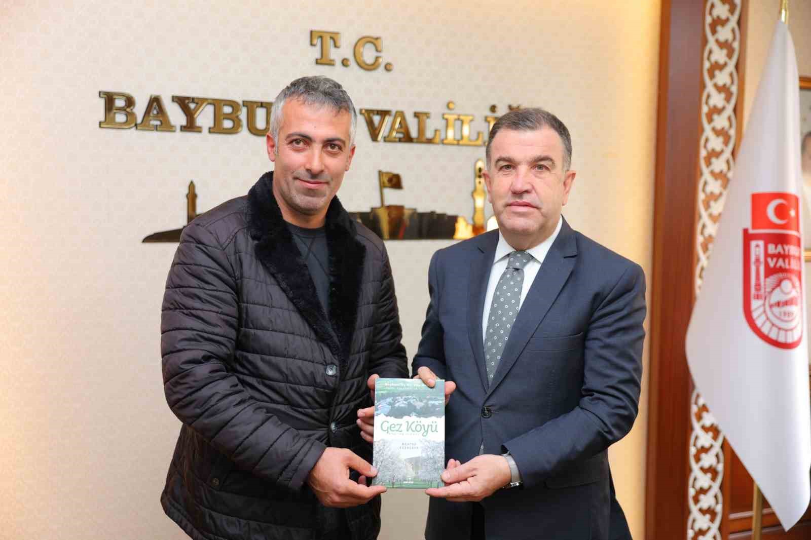 Vali Eldivan Muhtar Günü dolayısıyla muhtarlarla bir araya geldi
