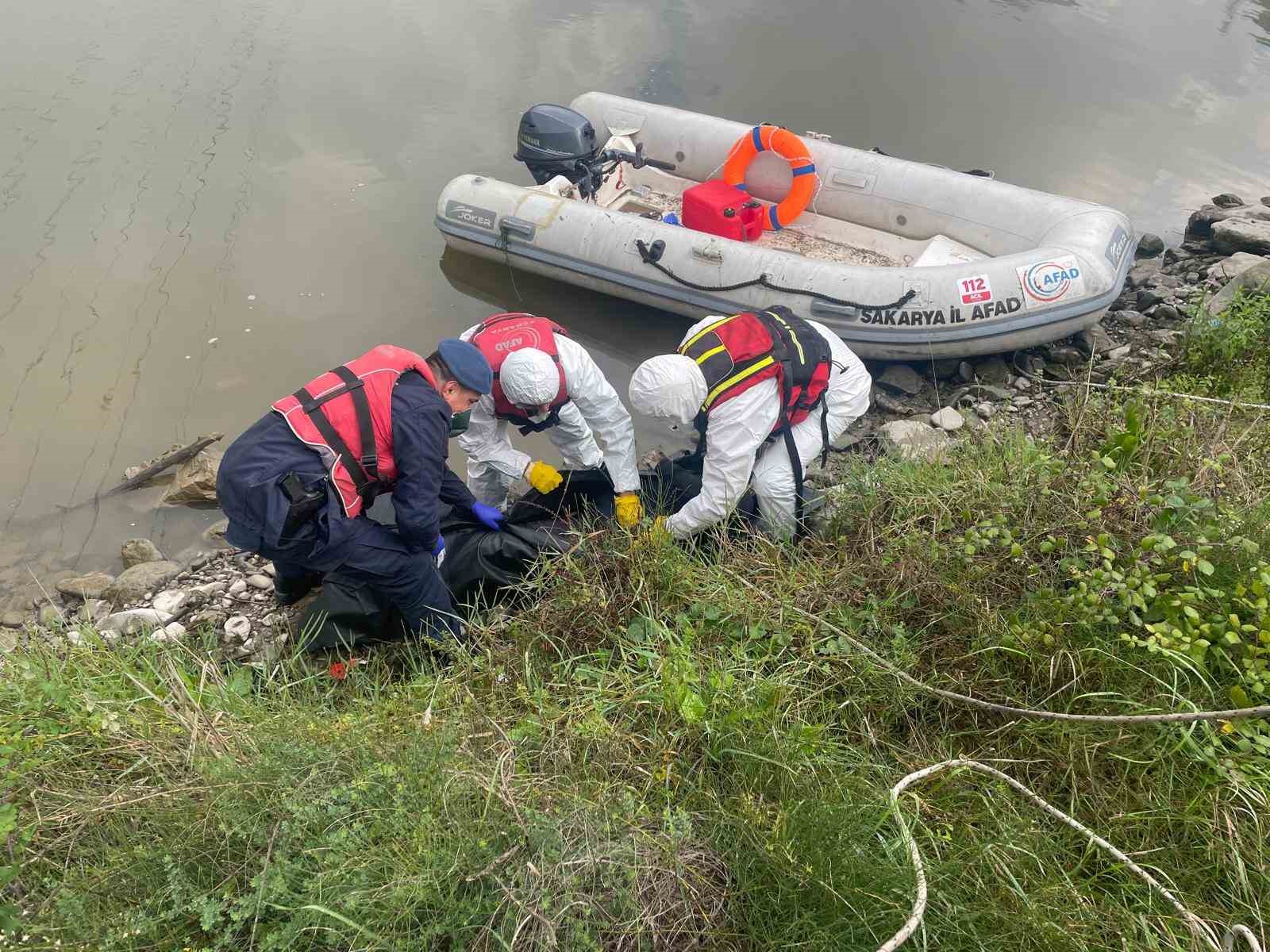 Sakarya Nehri’nde erkek cesedi bulundu