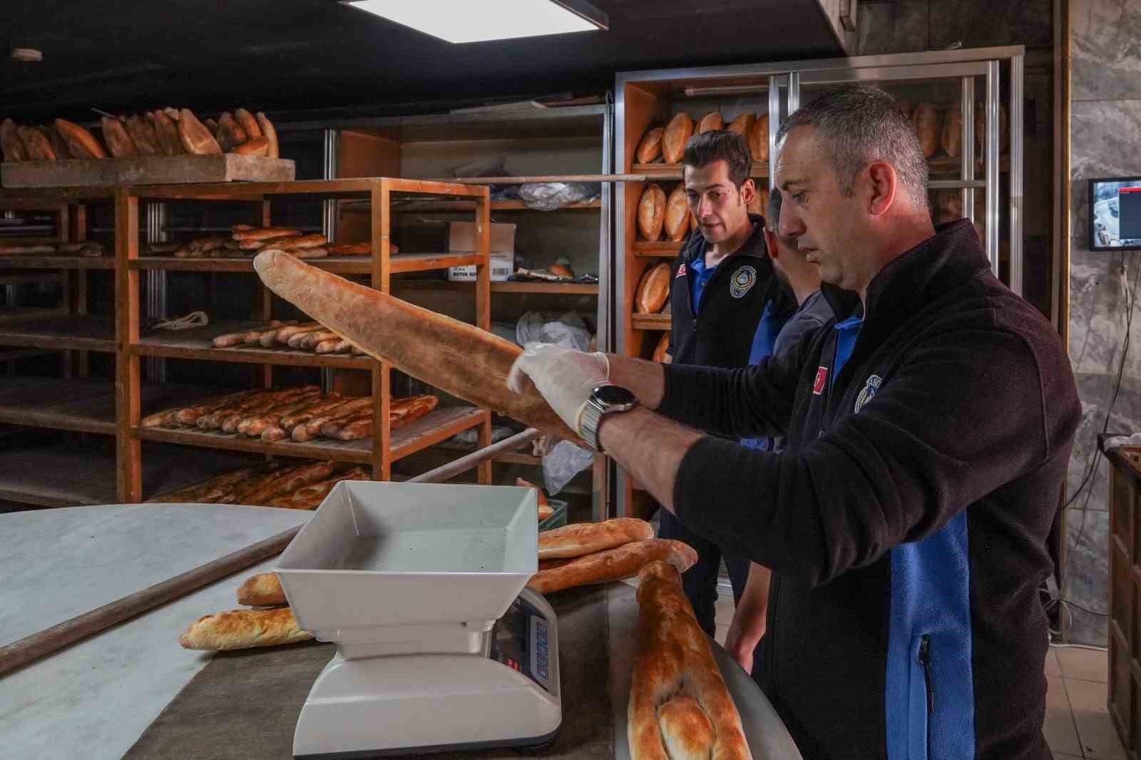 Zabıtadan ekmek fiyat tarifesi ve gramaj denetimi
