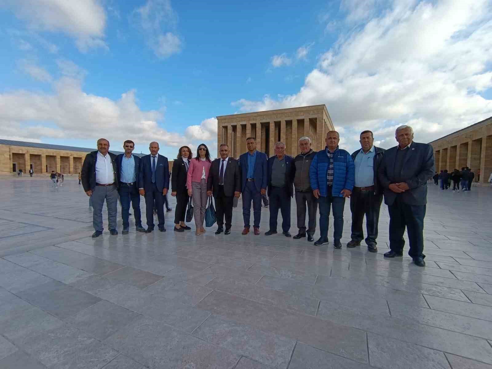 Manisalı muhtarlar Anıtkabir’deki törenlere katıldı