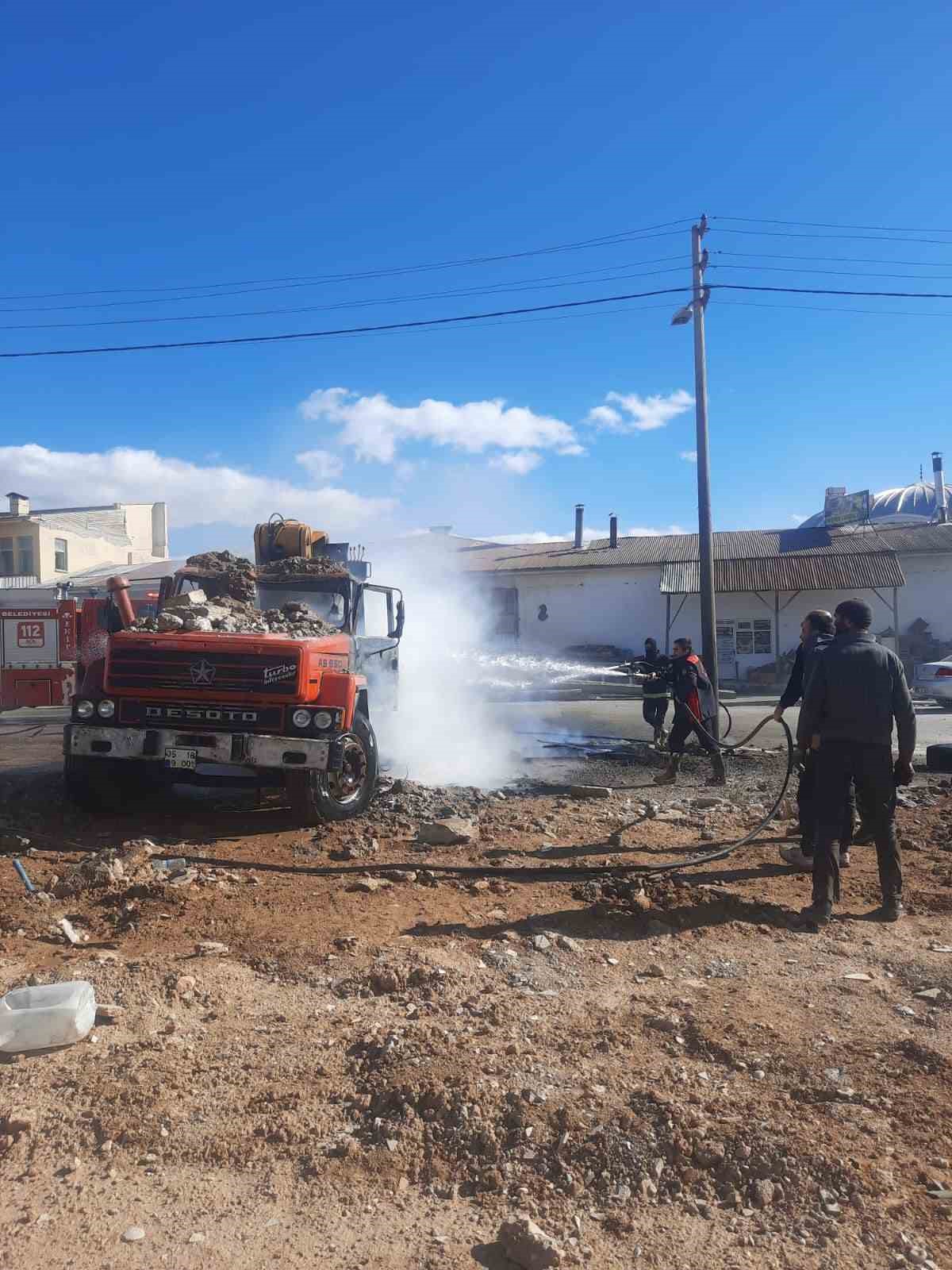 Kahramanmaraş’ta kamyon yangını