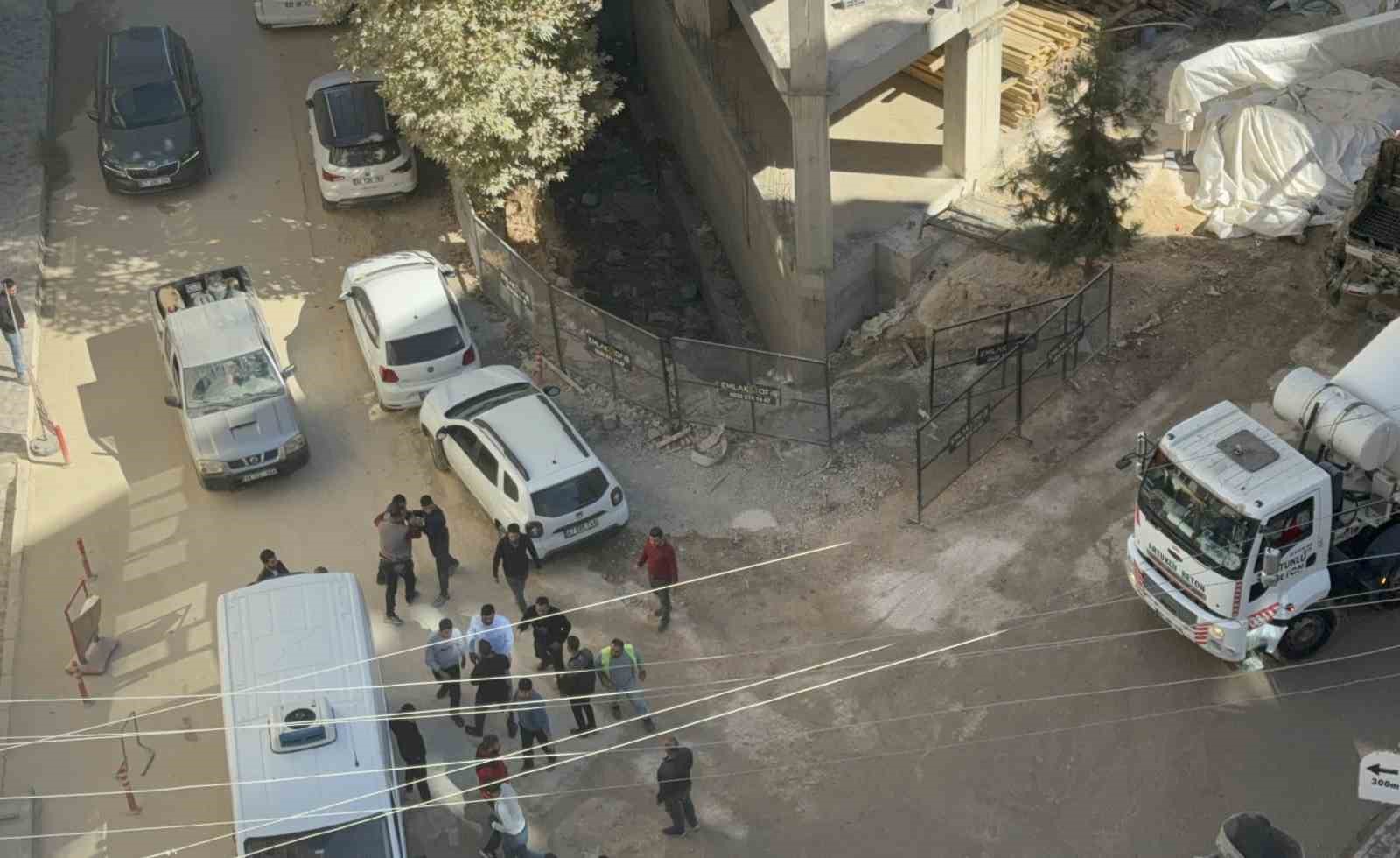 Mardin’de cadde ortasında yumruklu, sopalı kavga