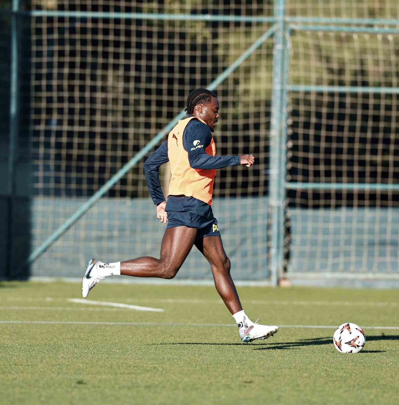 Fenerbahçe, Manchester United maçı hazırlıklarına başladı